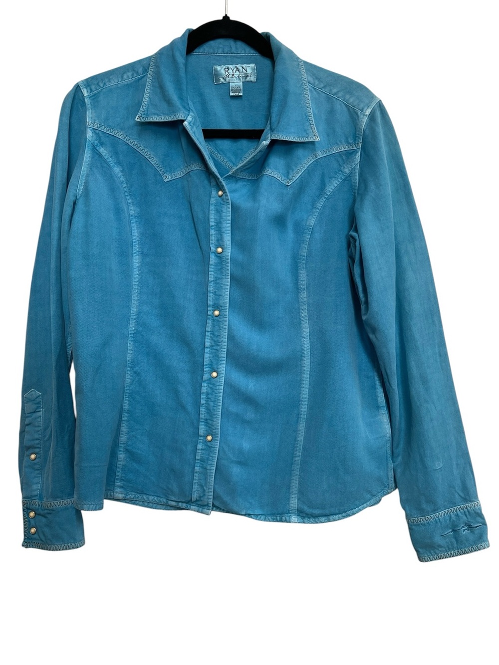 Ryan Michael turquoise western blouse features pearlescent snap buttons size L